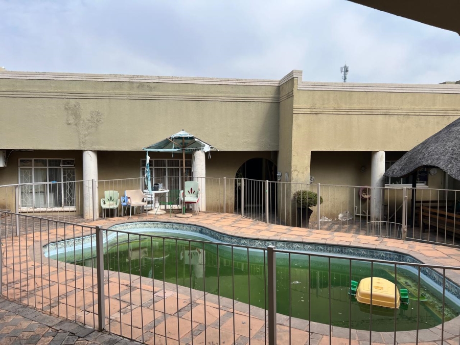 6 Bedroom Property for Sale in Cashan North West